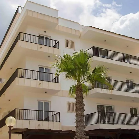 Apts. Charly's Hotel