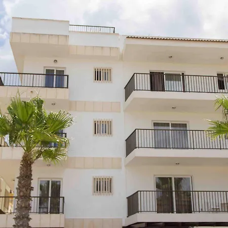 Apts. Charly's Hotel